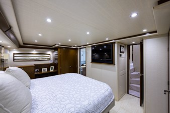 76 Enclosed Bridge SIX PACK 76 76_viking_six_pack_master_stateroom_3
