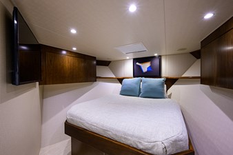 76 Enclosed Bridge SIX PACK 90 76_viking_six_pack_forward_stateroom_4