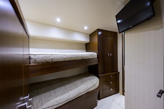 76 Enclosed Bridge SIX PACK 95 76_viking_six_pack_starboard_guest_stateroom_2