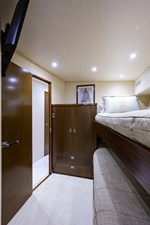 76 Enclosed Bridge SIX PACK 97 76_viking_six_pack_starboard_guest_stateroom_5