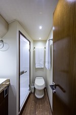 76 Enclosed Bridge SIX PACK 99 76_viking_six_pack_starboard_guest_head_1