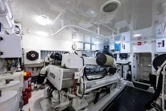 76 Enclosed Bridge SIX PACK 117 76_viking_six_pack_engine_room_5