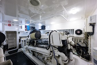 76 Enclosed Bridge SIX PACK 116 76_viking_six_pack_engine_room_7