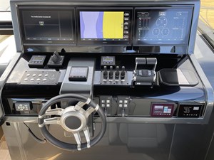 JUS 8 Helm Controls