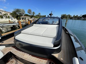 JUS 53 Bow Sunpad and Seating