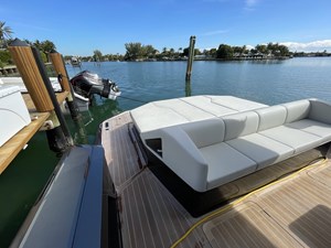 JUS 57 Aft Seating and Sunpad