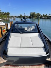 JUS 63 Bow Seating & Sunpad