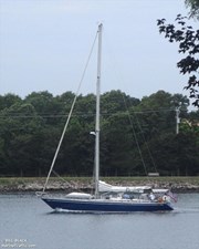 0_2778475_47_swan_underway