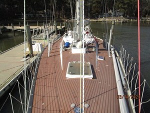 6_2778475_47_swan_foredeck_aft