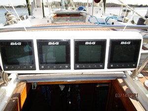Ariel 21 14_2778475_47_swan_cockpit_electronics