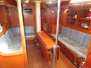 Ariel 22 15_2778475_47_swan_salon_forward