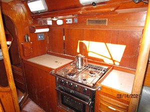 Ariel 29 22_2778475_47_swan_galley1