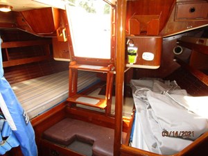 Ariel 32 25_2778475_47_swan_aft_stateroom