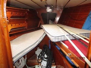 Ariel 36 29_2778475_47_swan_forward_stateroom