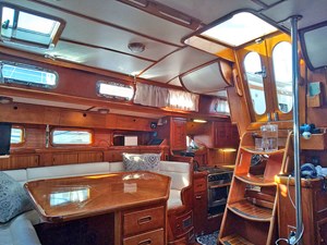 Salon, Stbd. Aft, to Galley