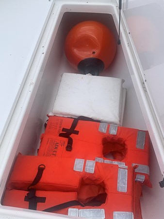 12_2001 34ft Venture Center Console