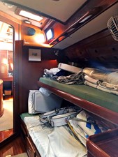 L'EQUIPE 10 Fwd. Stbd. Cabin