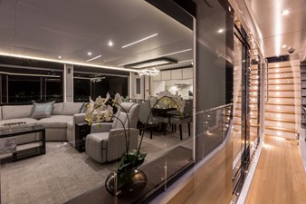Salon Side Deck