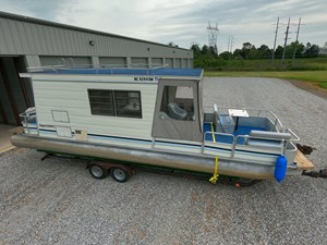 Pontoon Houseboat 6 GOPR5134