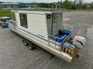 Pontoon Houseboat 10 GOPR5140