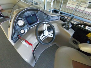 Tritoon w/150HP 4-Stroke 15 GOPR5241