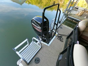 Tritoon w/150HP 4-Stroke 29 GOPR5257