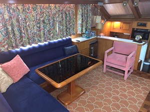 Moonshadow 18 Salon settee to port