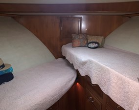 Moonshadow 28 Forward Stateroom