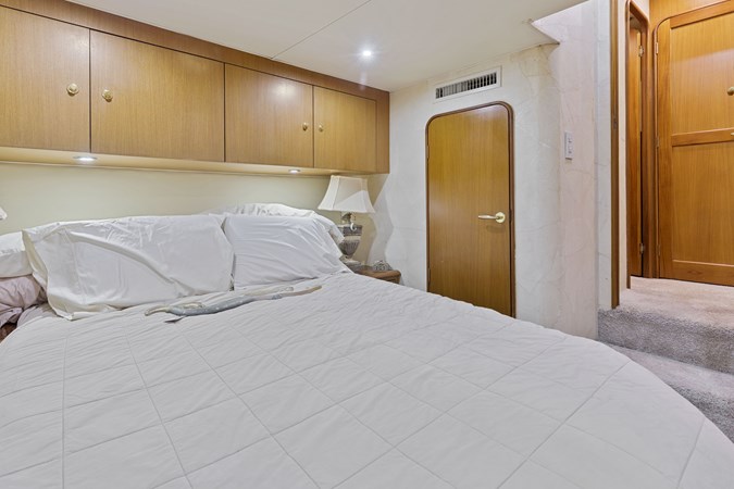 16_2001 52ft Ocean Yachts 52SS I CARTER