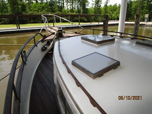 Fleur De Lis 5 4_2780261_49_grand_banks_foredeck2