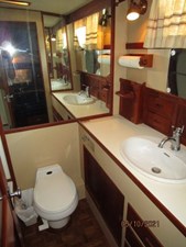 Fleur De Lis 36 35_2780261_49_grand_banks_master_stateroom_head