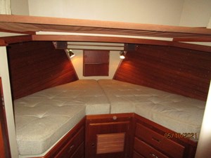 Fleur De Lis 38 37_2780261_49_grand_banks_forward_guest_stateroom