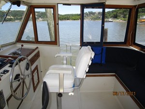 The Answer 17 16_2780447_36_kadey_krogen_flybridge_starboard