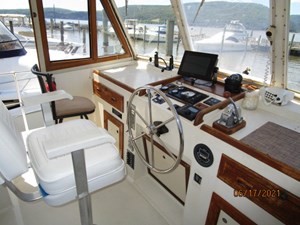 The Answer 18 17_2780447_36_kadey_krogen_flybridge_helm1