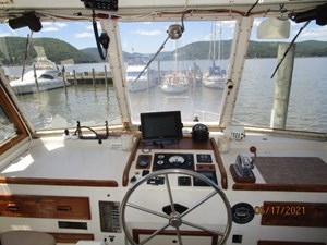 The Answer 19 18_2780447_36_kadey_krogen_flybridge_helm2