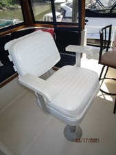 The Answer 20 19_2780447_36_kadey_krogen_flybridge_helmseat