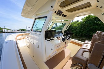 2019 Scout 355 LXF 25 