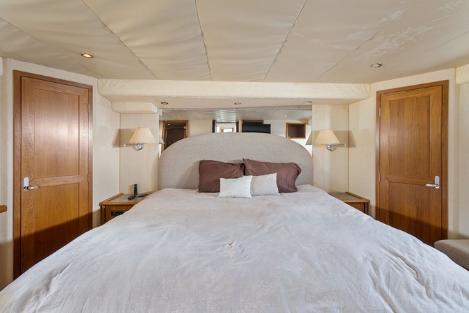 32_2000 65ft Pacific Mariner 65 ER