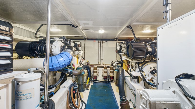 42_2000 65ft Pacific Mariner 65 ER