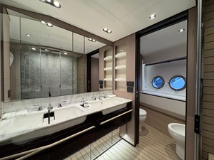 Azimut Grande 27 Metri 23 Azimut Grande 27M_Master Bathroom