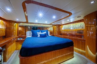 Red Moon 16 2010-Johnson-Cruiser-013