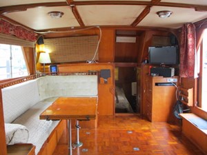 Moonglow 19 18.43' Albin Salon View Aft