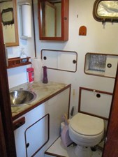 Moonglow 32 31. 43' Albin Forward Head 1