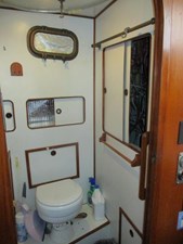 Moonglow 33 32. 43' Albin Forward Head 2