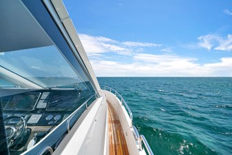 73' Sunseeker 2013 48 DLP00159