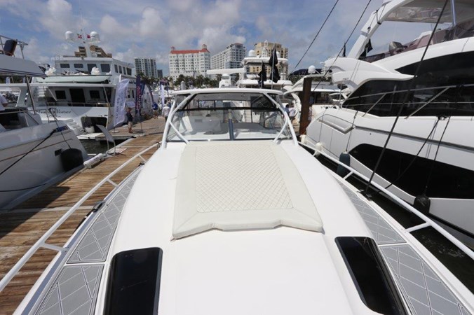 19_2019 47ft Intrepid 475 Sport Yacht