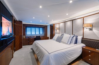 LOVE N LIFE 15 MASTER STATEROOM