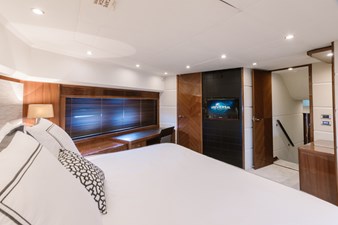 LOVE N LIFE 16 MASTER STATEROOM