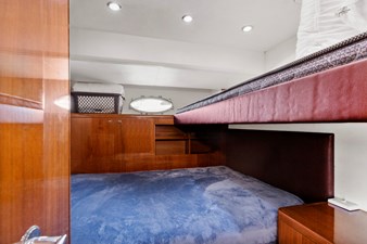 LOVE N LIFE 25 CAPTAIN'S CABIN
