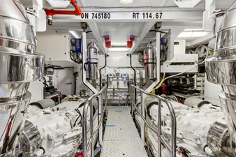 LOVE N LIFE 29 ENGINE ROOM